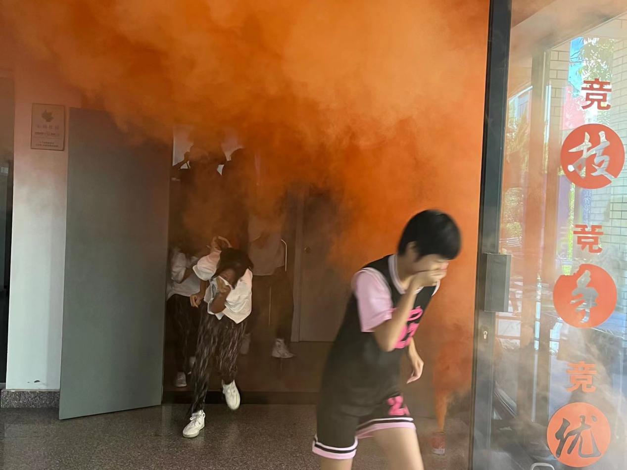爆棚的