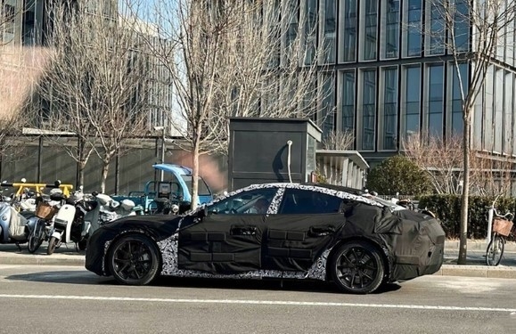 小米汽车逆势增长 毛利率升至17.1% 三季度净亏15亿 跻身行业前五 (小米汽车逆势上涨)