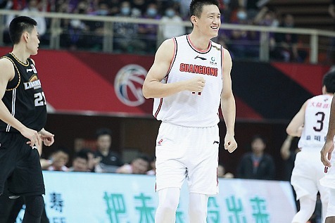 周鹏20分詹姆斯空砍36