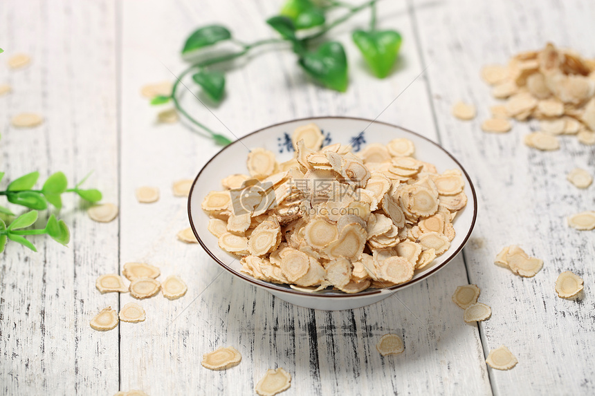 营养满分 滋补美味 香菇鲍鱼炖鸡汤 (营养滋补的食物有哪些)