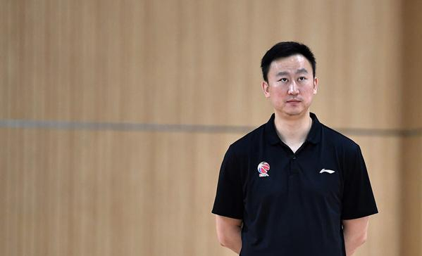 周琦刘传兴将向野兽博班发起挑战 身高差半米！CBA博班33岁娇妻庆生 (周琦刘传兴将向野兽博班发起挑战 身高差半米！CBA博班33岁娇妻庆生)