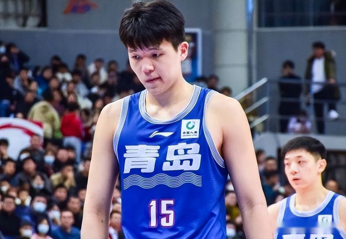 杨瀚森12 11 广东双杀青岛 豪取5连胜 徐昕10分5板4帽 (杨瀚森12中5拿到10分9板7助2断2帽)